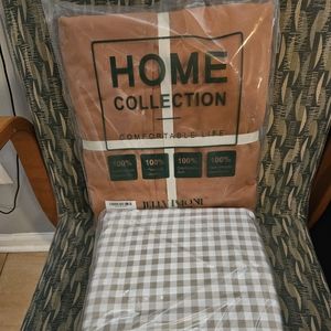 Duvet set plus bedsheets